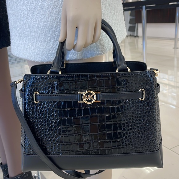 MICHAEL KORS
Reed Large Leather Belted Satchel Crossbody CZ
Black Crocodile NWT - Picture 15 of 16